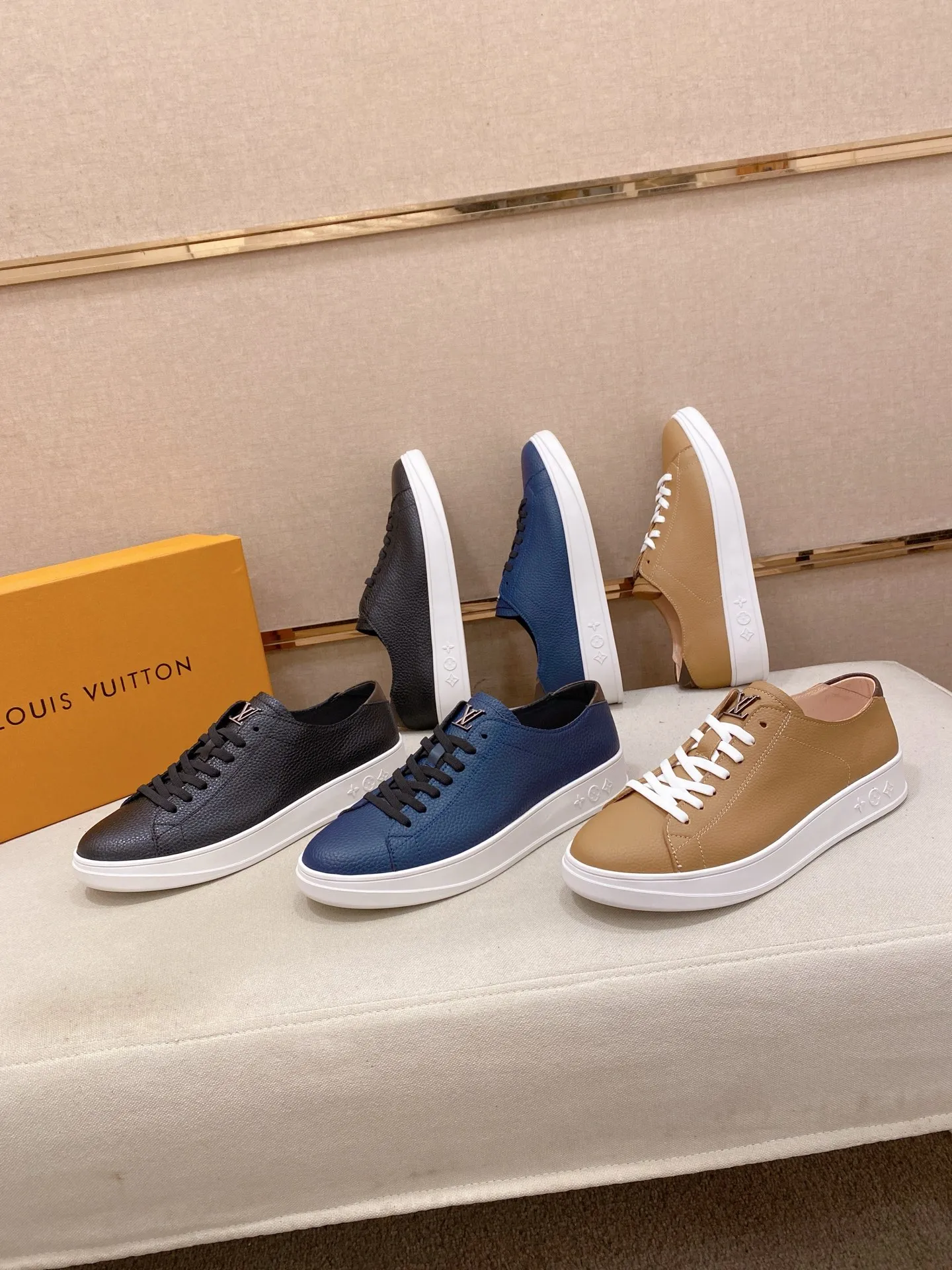 Men's shoes💰 440💰louis vuitton (Louis Vuitton/lv) top 🔍🔍 new models are on sale at the same time at the counter. The upper 🇮🇹 is imported from Italy first-layer cowhide, and the lining is fully imported sheepskin 💪💪, completely 1⃣️ to 1 ⃣️Re-engraved🇮🇹💪💪, ⚠Sole: The original sole is specially provided by the original factory, the exclusive movable molded sole is super comfortable, ⚠The original factory follows the order, 🔍🔍high quality, you can enter and exit the counter at will, welcome to compare⚠. Code number:38-44